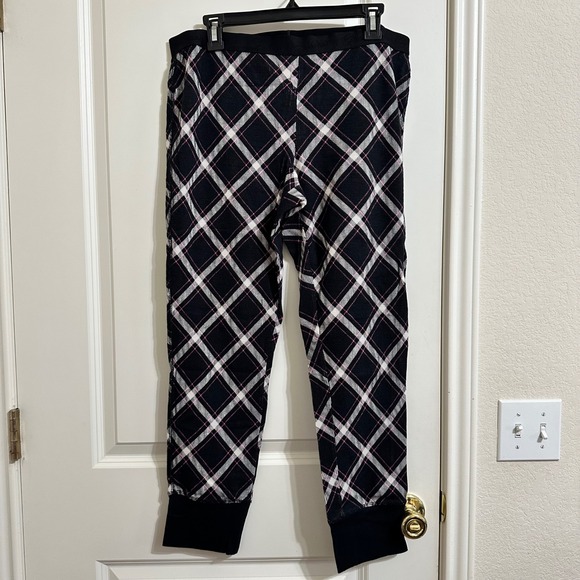 Victoria's Secret Pajama Set XL‎ Black Plaid Long Sleeve Top & Pants Sleepwear - Picture 8 of 14